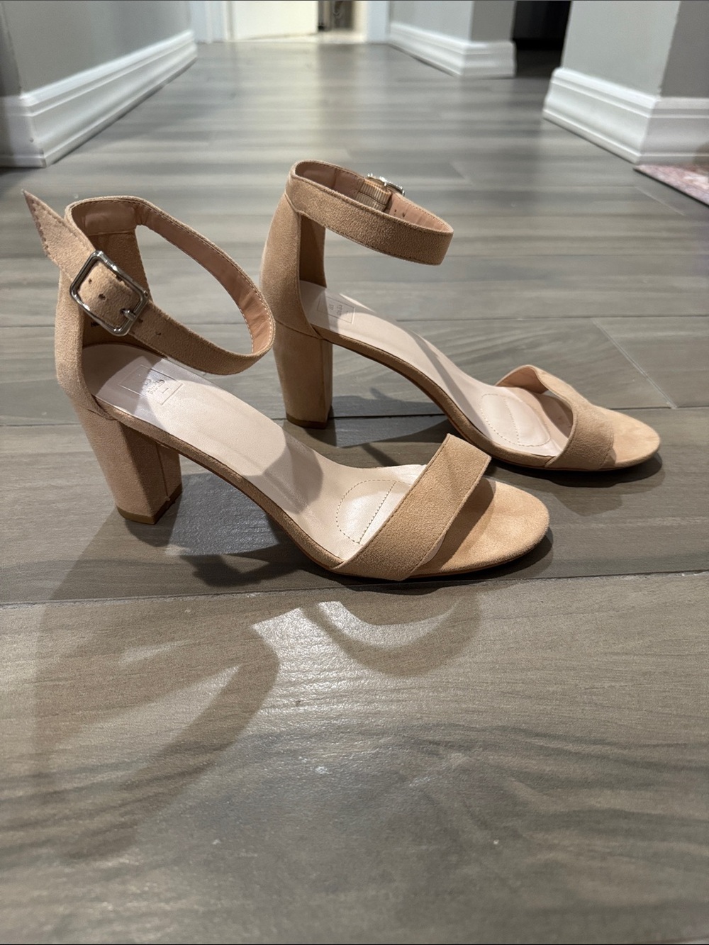 DB studio “Arya” Classic Ankle-Strap Block Heel Sandals - Nude